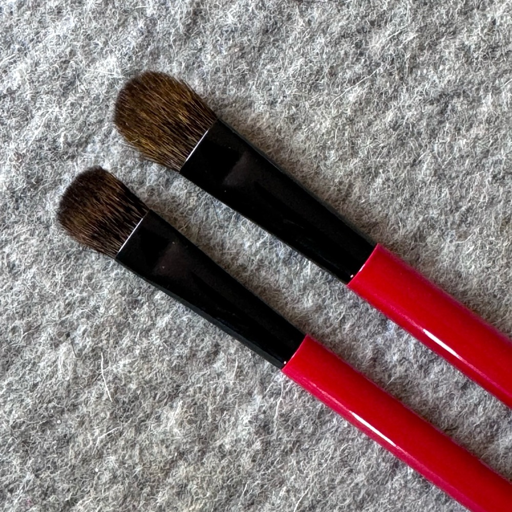 Koyudo 2pc Eyeshadow Brush Set-Large & Medium-Pine Squirrel - Picture 2 of 3